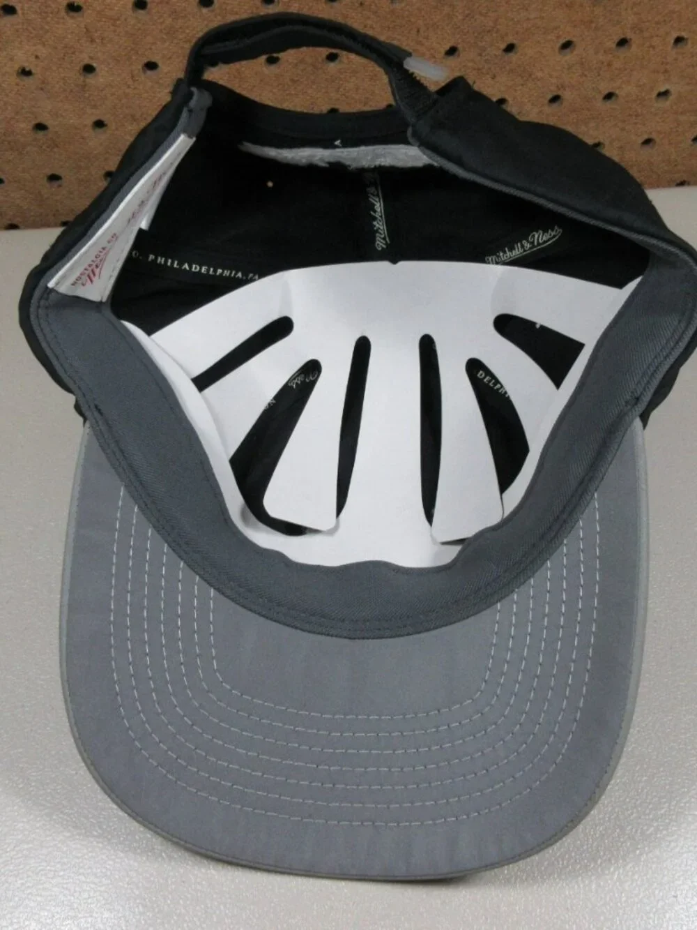 Mitchell & Ness mens black gray Chicago Bulls NBA strapback tech golf hat NWT